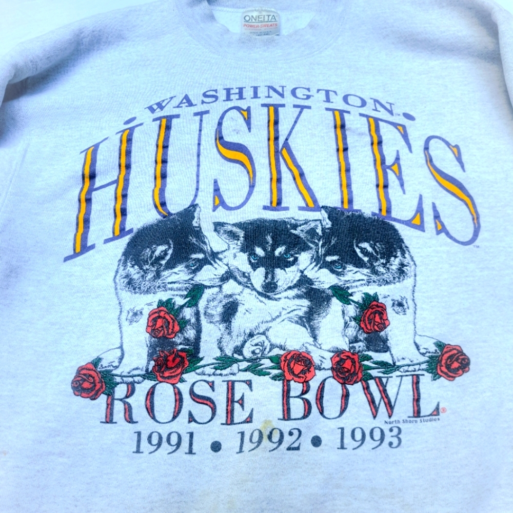 Vintage University of Washington rose bowl  commemorative sweater.